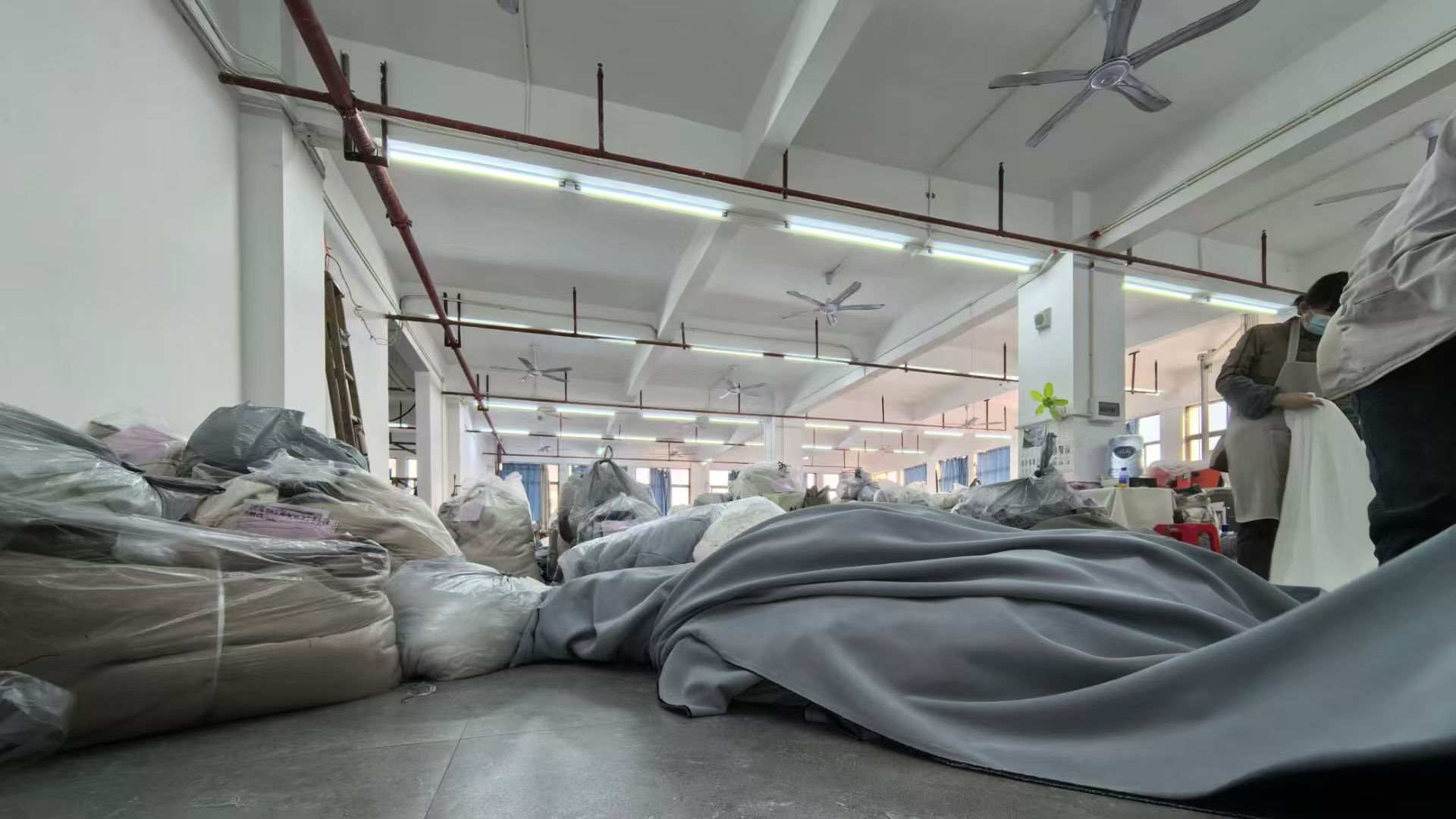 カーテン加工工場